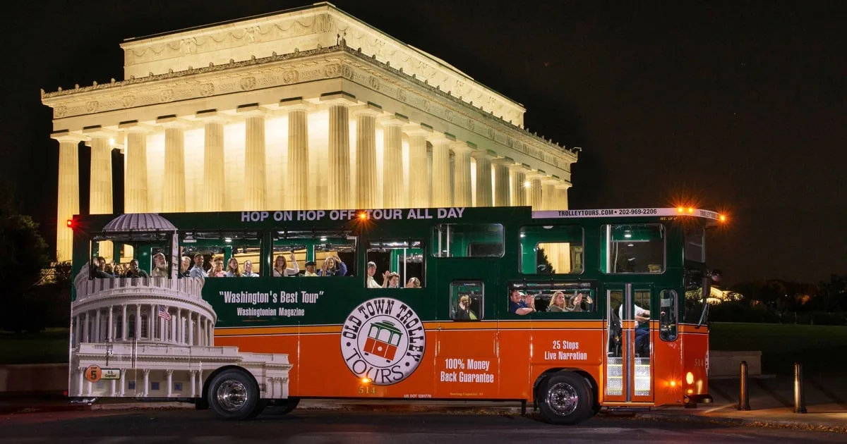 Monuments by Moonlight Nighttime Trolley Tour