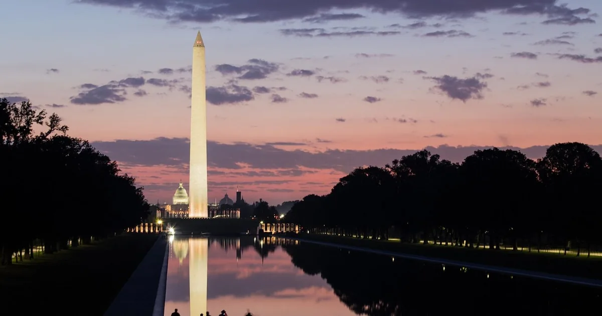 Monuments & Memorials Night Walking Tour