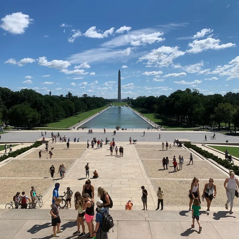 Das Memorial am anderen Ende des Reflecting Pool, der Weg, den die meisten Besucher gehen
